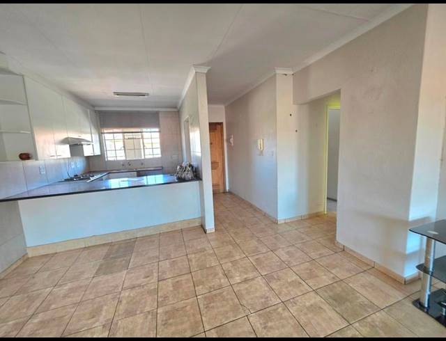 2 BEDROOM TOWNHOUSE FOR SALE IN FREEWAY PARK